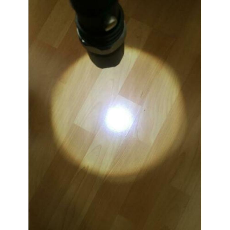 Swat led zaklamp (verstelbaar)