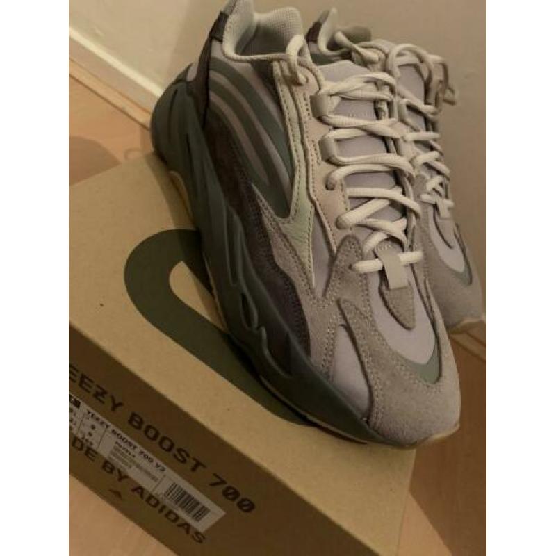 Yeezy Boost Tephra maat 43 1/3 Nieuw