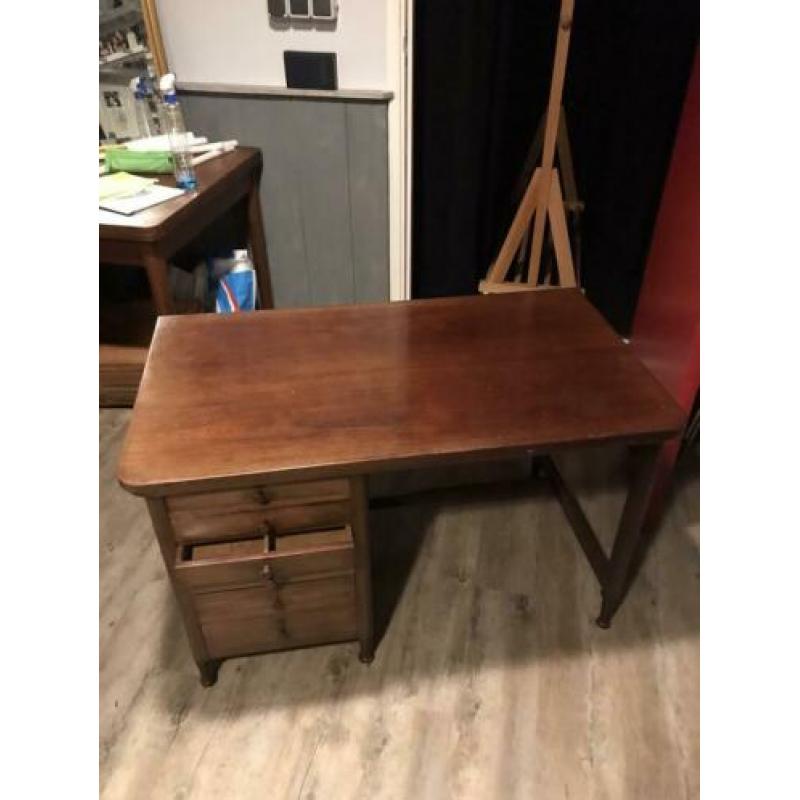 Klassiek houten bureau L x B x H . 105 x 59 x 65