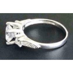 Zilveren ring met 11 Zirkonia’s