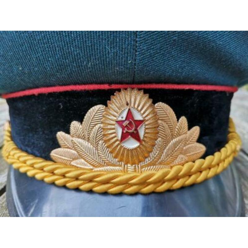 Russische officiers uniform pet. Maat 56.