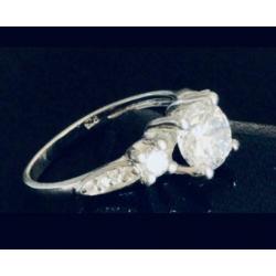 Zilveren ring met 11 Zirkonia’s