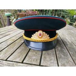 Russische officiers uniform pet. Maat 56.