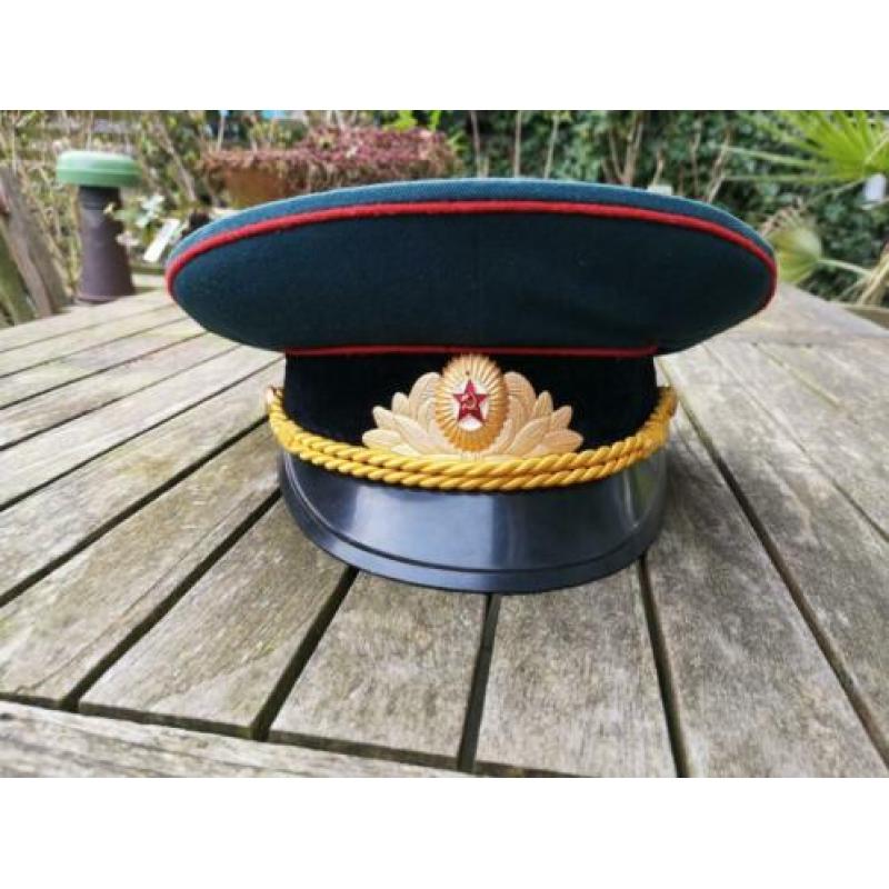 Russische officiers uniform pet. Maat 56.
