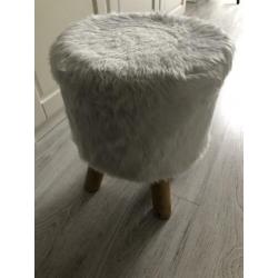 Witte nep bont kruk