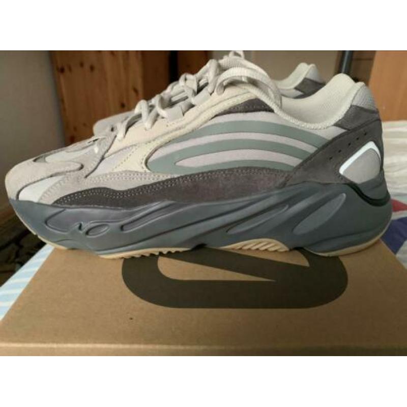 Yeezy Boost Tephra maat 43 1/3 Nieuw