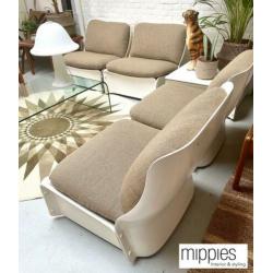 4 UNIEKE SPACE AGE STOELEN & SALONTAFEL OP WIELEN 1960s