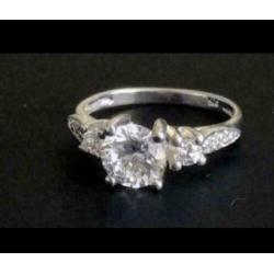 Zilveren ring met 11 Zirkonia’s