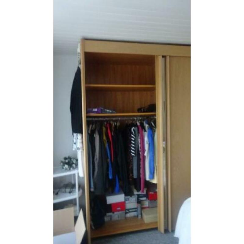 slaapkamer + kast + kastje/spiegel