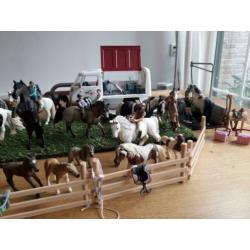 Schleich paarden grote partij, bruin-wit lopend paard