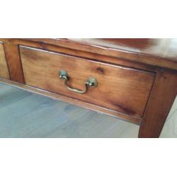 Antieke salontafel met 2 laden