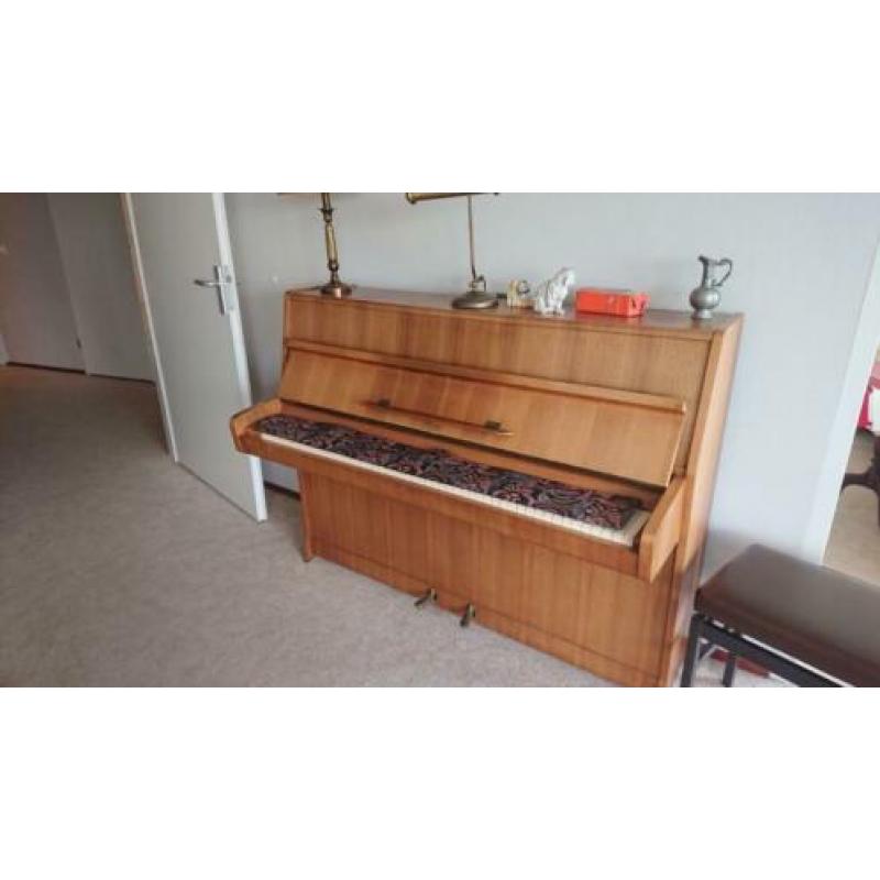 Rösler Piano te koop! (1970)
