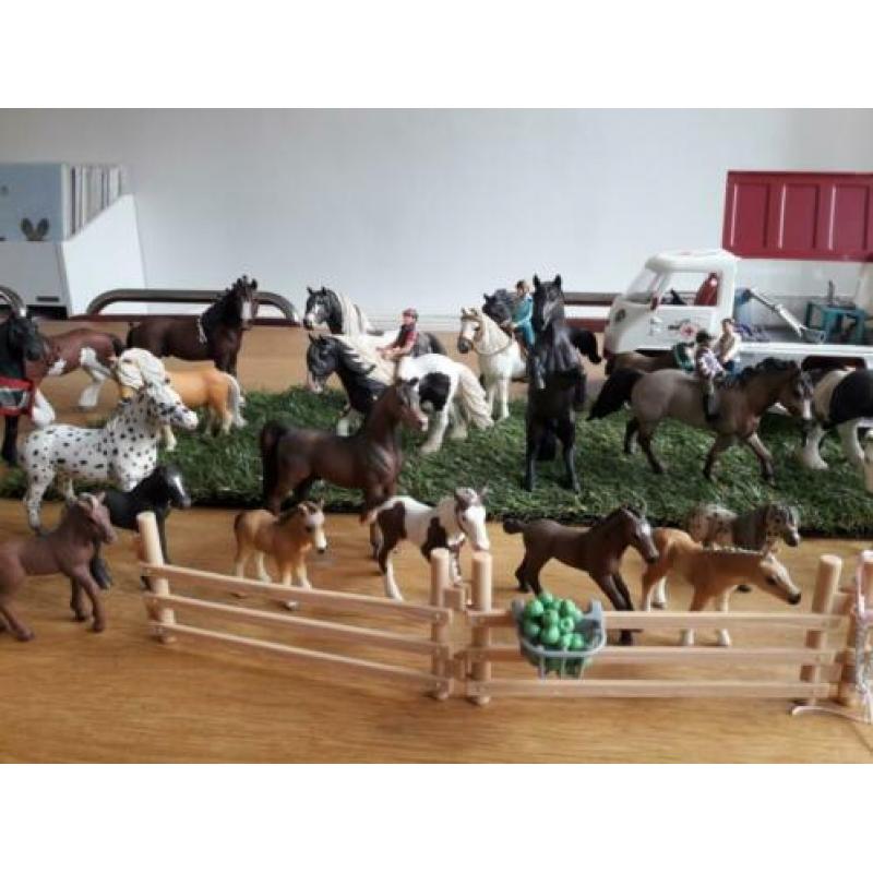 Schleich paarden grote partij, bruin-wit lopend paard