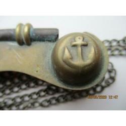 Shell oud bootsman fluitje met ketting