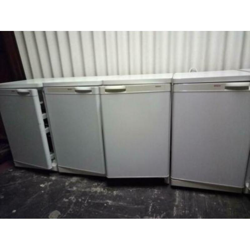 4x Bosch tafel koelkast met ingebouwde vriezer A-klasse+stil
