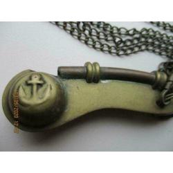 Shell oud bootsman fluitje met ketting