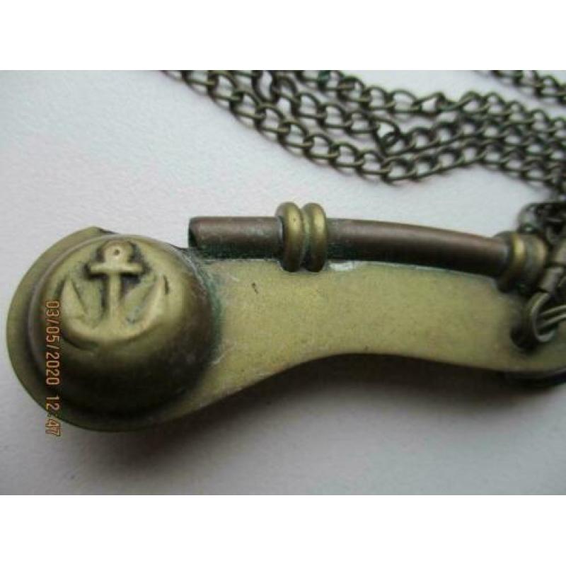Shell oud bootsman fluitje met ketting