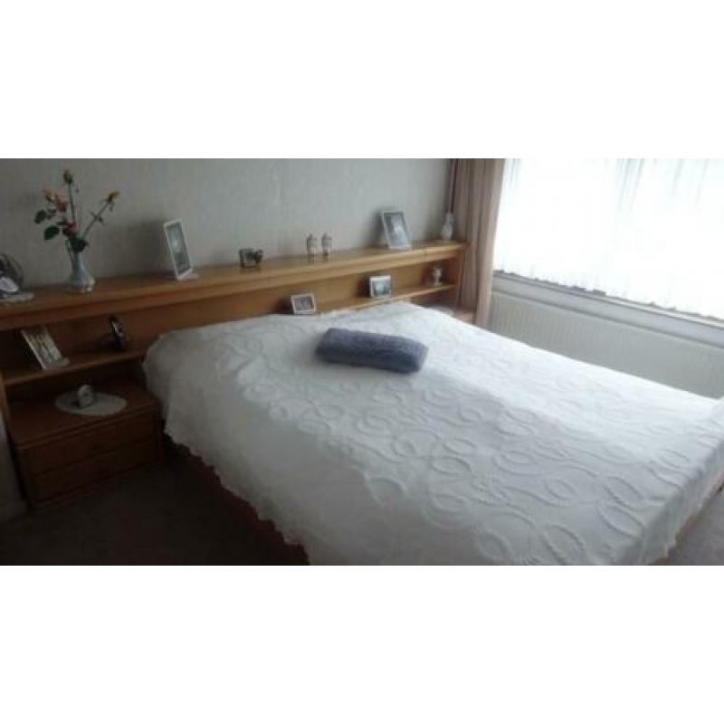 slaapkamer + kast + kastje/spiegel