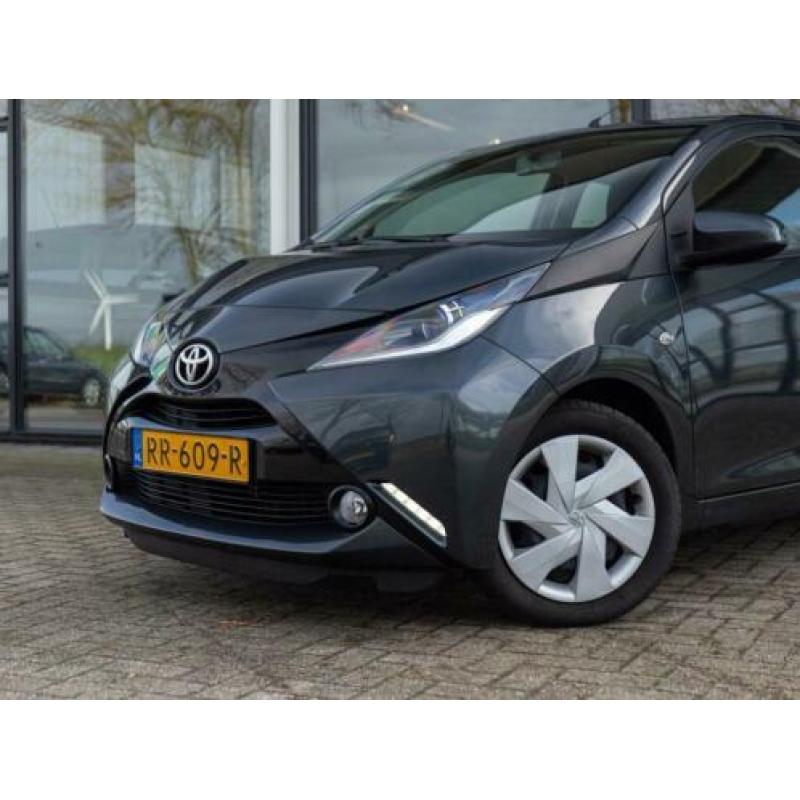 TOYOTA Aygo 1.0 VVT-i x-play Airco/Parkeerhulpcamera