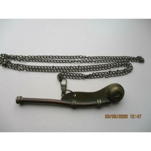 Shell oud bootsman fluitje met ketting