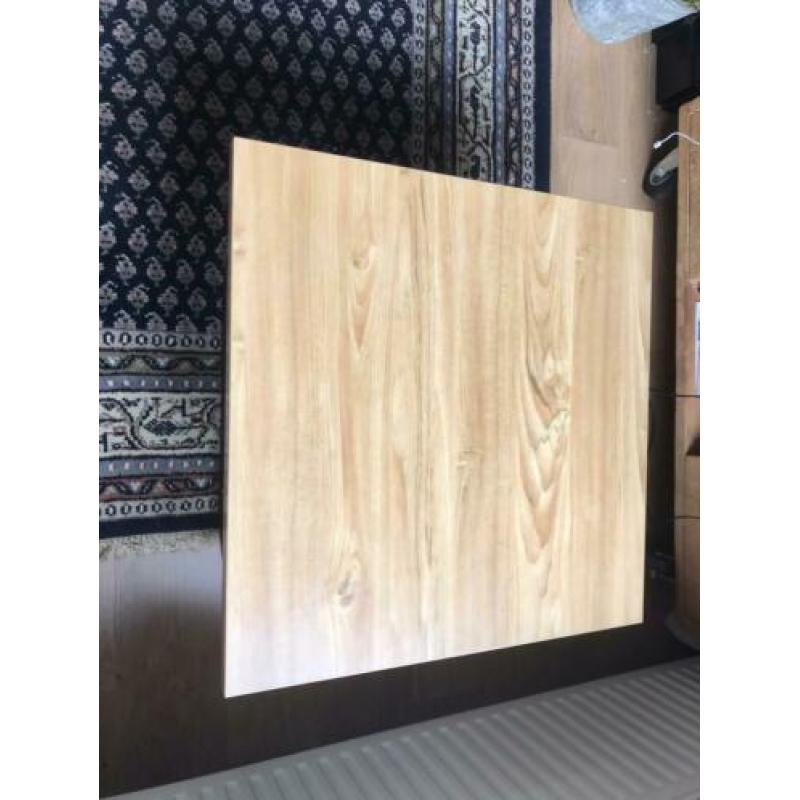 Salontafel met metalen poten