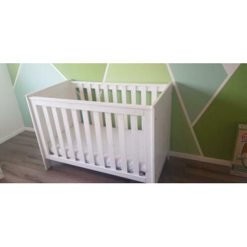 Mooie beachlook babykamer en box