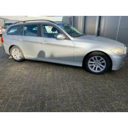 BMW 3-serie 318D 2007 APK7-20 CLIMA NAVI 6 bak euro4