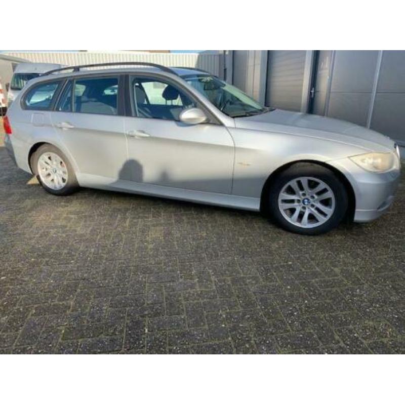 BMW 3-serie 318D 2007 APK7-20 CLIMA NAVI 6 bak euro4