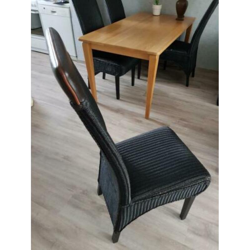 Eethoek met 4 rieten Loom stoelen