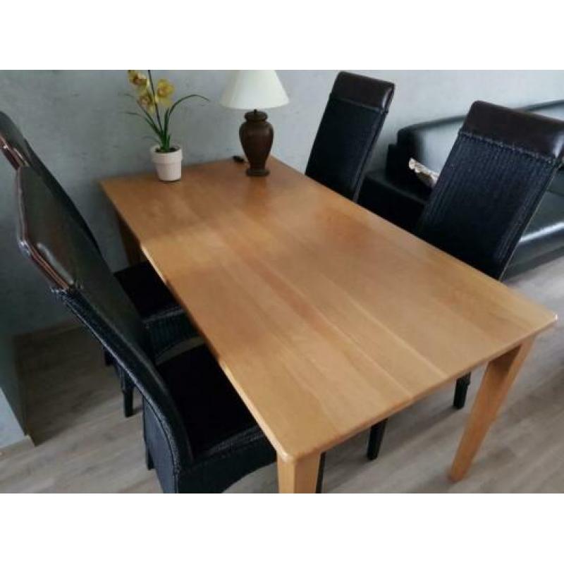 Eethoek met 4 rieten Loom stoelen