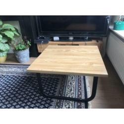 Salontafel met metalen poten