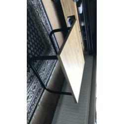 Salontafel met metalen poten