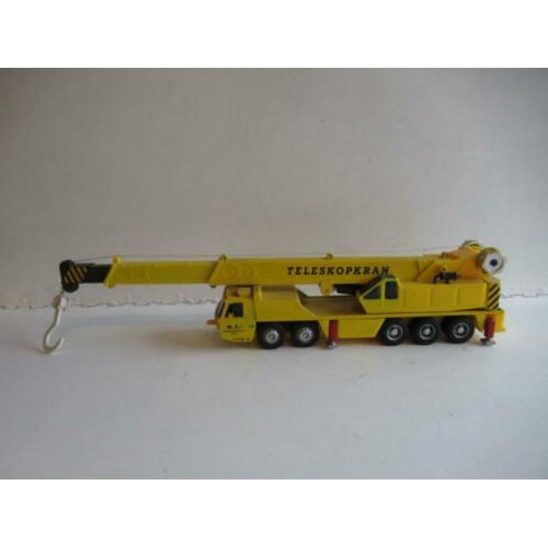 MC Toy Vrachtwagen met teleskoopkraan MC Schwertransporte
