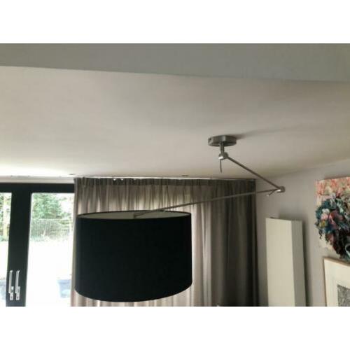 Verstelbare plafondlamp met zwarte kap