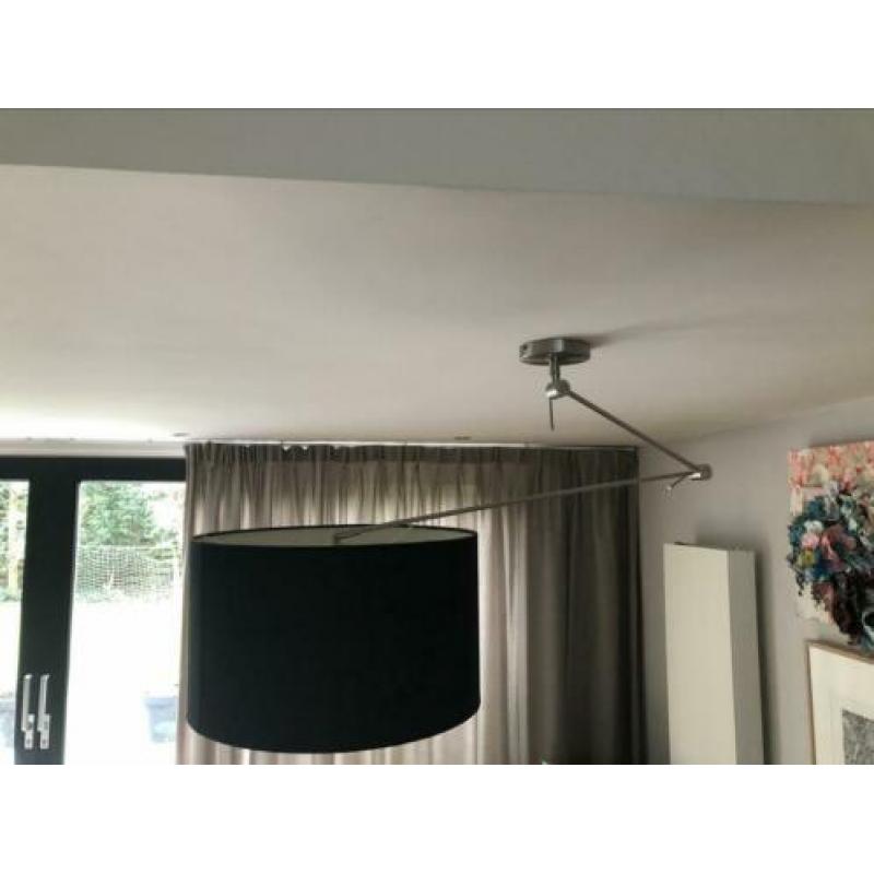 Verstelbare plafondlamp met zwarte kap