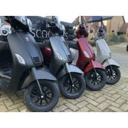Nieuwe GTS Toscana Dynamic black edition 2020 / vespa look
