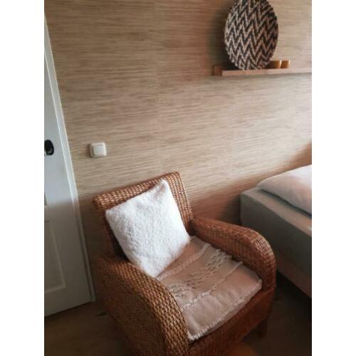 Leuke fauteuil van riet. Zeer stevig.