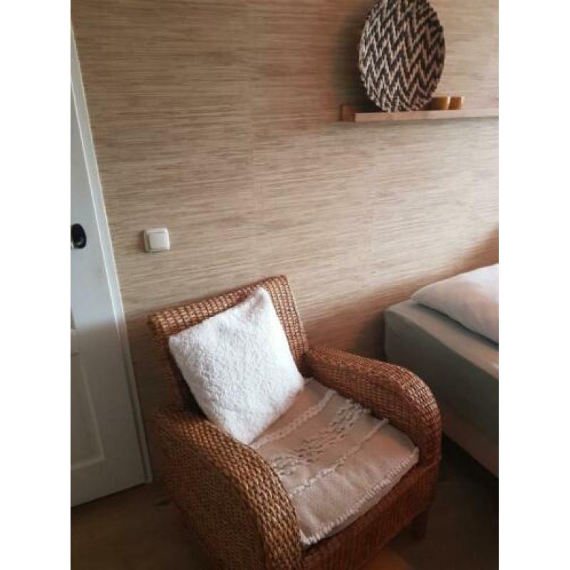Leuke fauteuil van riet. Zeer stevig.