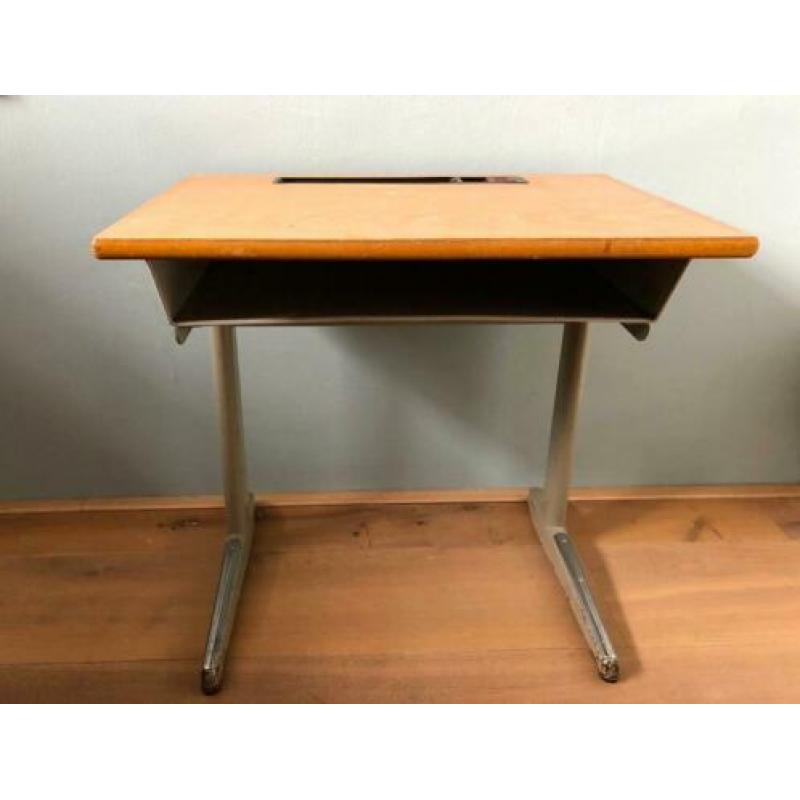Vintage schooltafel en stoeltje
