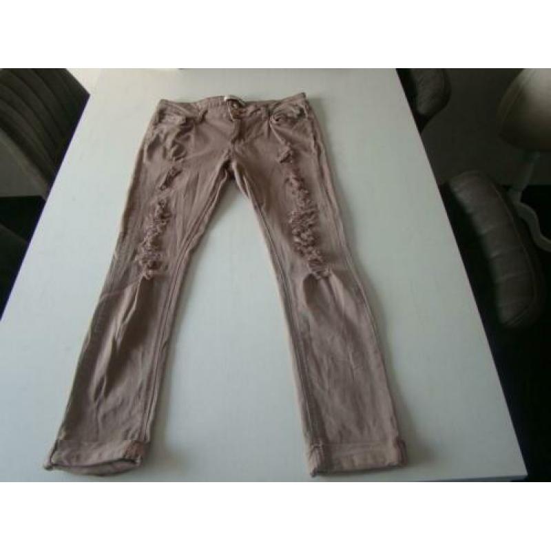 Mooie broek met gaten / maat 38
