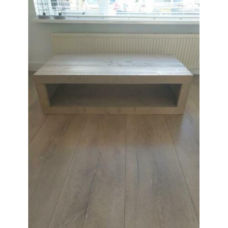 Te koop! Mooie houten salontafel steigerhout