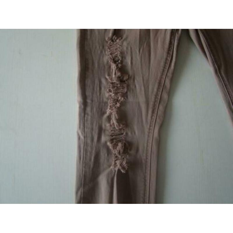 Mooie broek met gaten / maat 38