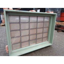 gebruikte kozijnen met glas in lood. 5 stuks van 84x114 cm