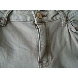 Mooie broek met gaten / maat 38