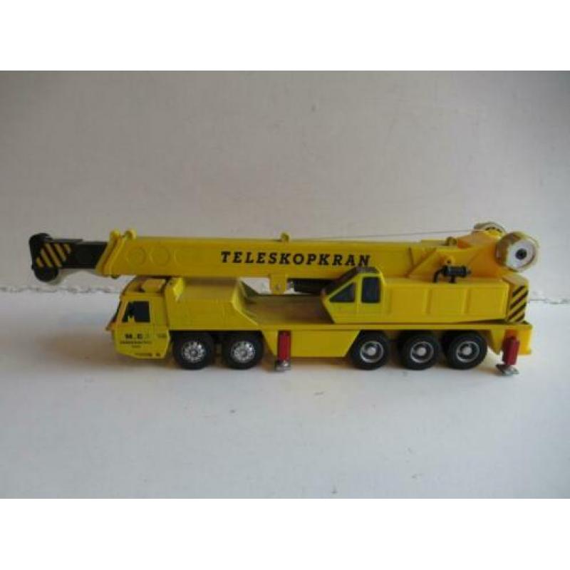 MC Toy Vrachtwagen met teleskoopkraan MC Schwertransporte