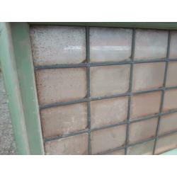 gebruikte kozijnen met glas in lood. 5 stuks van 84x114 cm