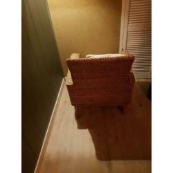Leuke fauteuil van riet. Zeer stevig.