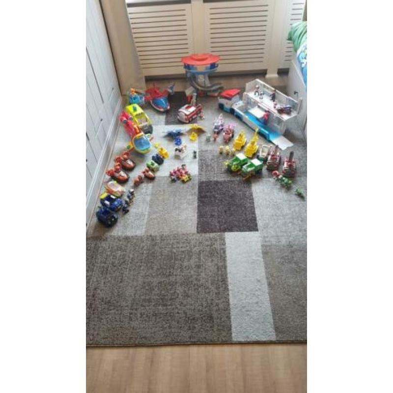 Grote verzameling Paw patrol figuren en voertuigen
