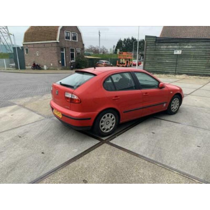 Seat Leon 1.6 74KW 2000 Rood