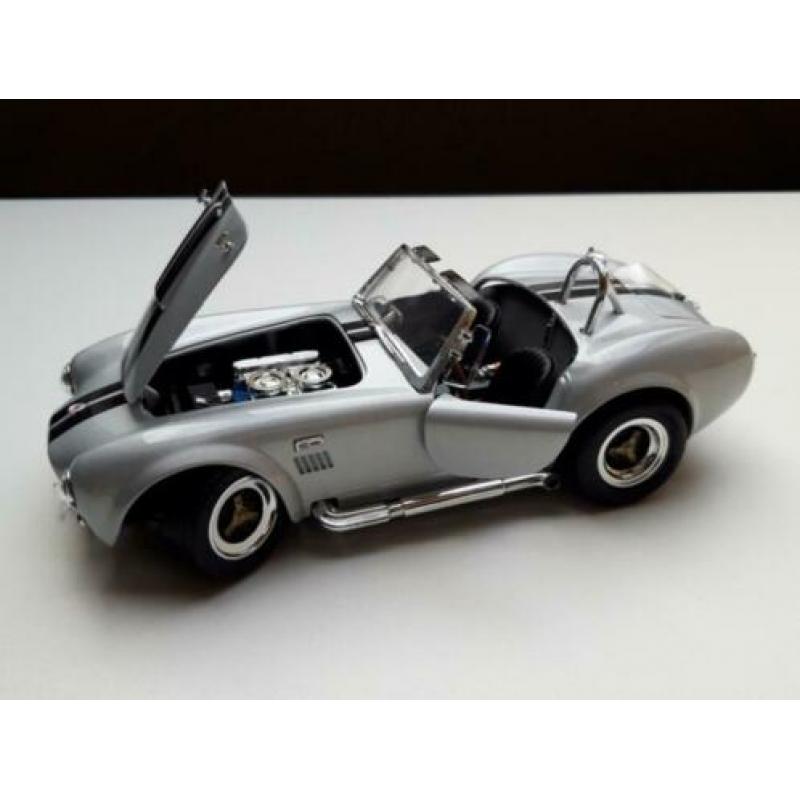 Nieuw in doos! shelby cobra – Road Signature modelauto 1:18